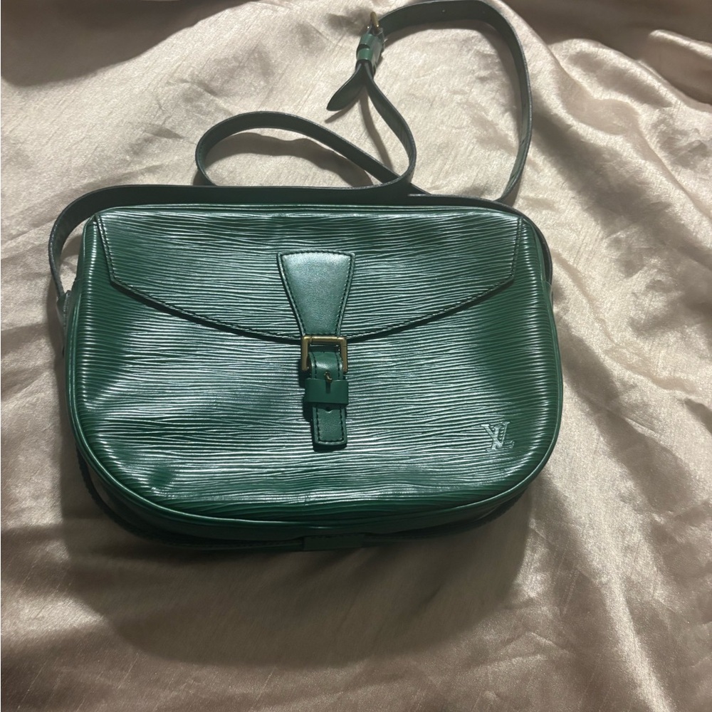 LOUIS VUITTON Epi Jeune Fille Shoulder Bag Green & Matching Key Card Wallet - Picture 2 of 11
